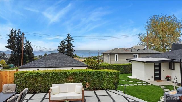 812 Main Street, Edmonds, WA 98020