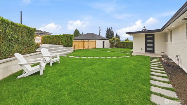 812 Main Street, Edmonds, WA 98020