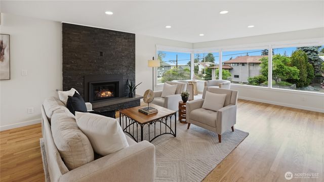 812 Main Street, Edmonds, WA 98020