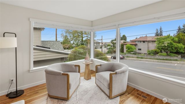 812 Main Street, Edmonds, WA 98020