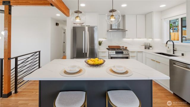 812 Main Street, Edmonds, WA 98020