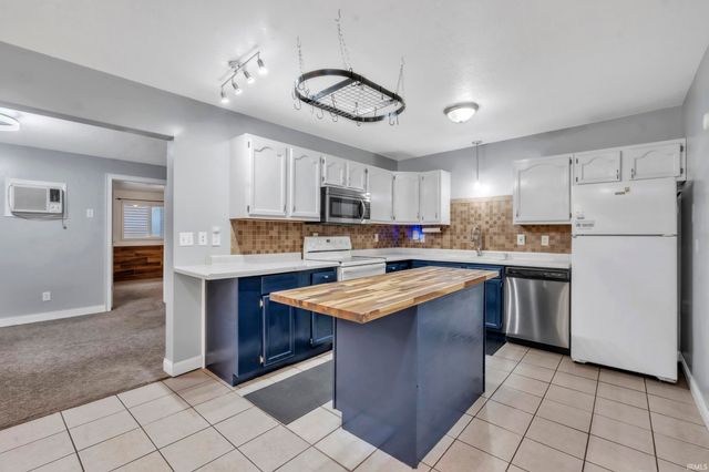 885 W 590 S Road, Wolcottville, IN 46795