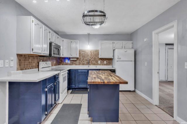 885 W 590 S Road, Wolcottville, IN 46795