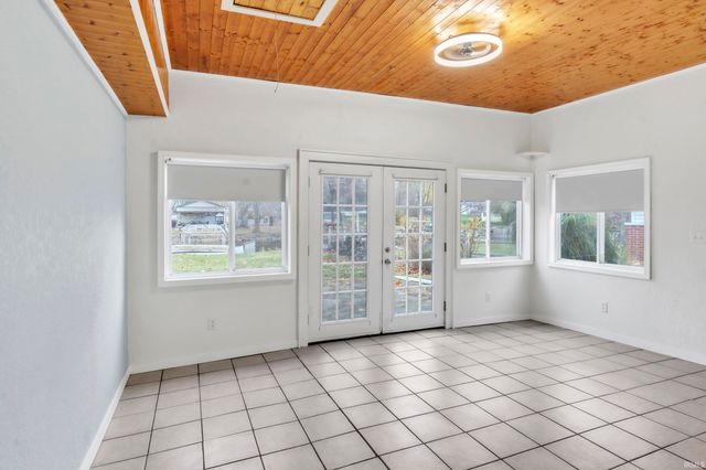 885 W 590 S Road, Wolcottville, IN 46795