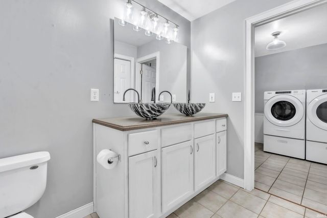 885 W 590 S Road, Wolcottville, IN 46795