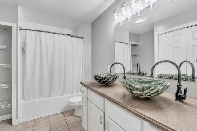 885 W 590 S Road, Wolcottville, IN 46795