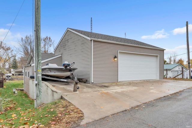 885 W 590 S Road, Wolcottville, IN 46795