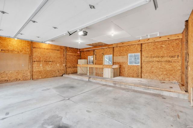 885 W 590 S Road, Wolcottville, IN 46795