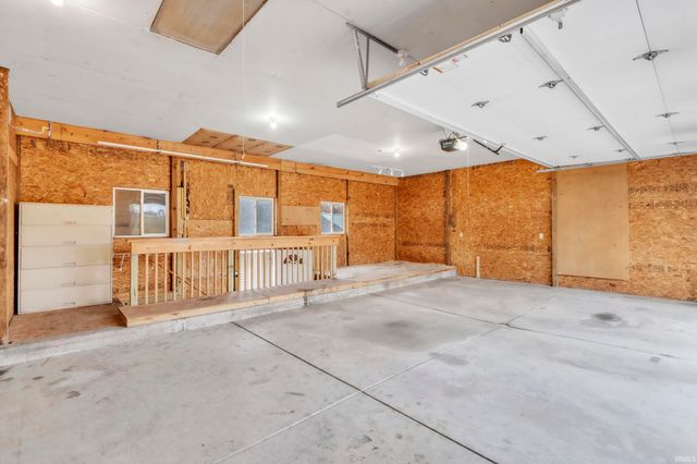 885 W 590 S Road, Wolcottville, IN 46795