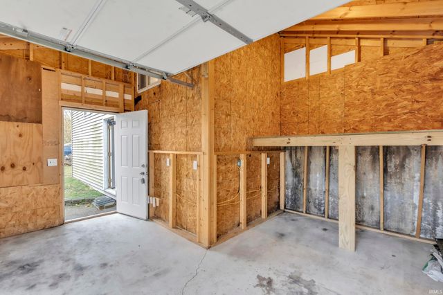 885 W 590 S Road, Wolcottville, IN 46795