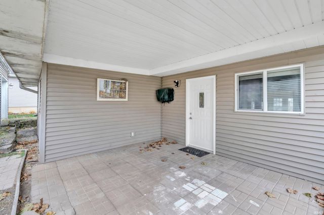 885 W 590 S Road, Wolcottville, IN 46795