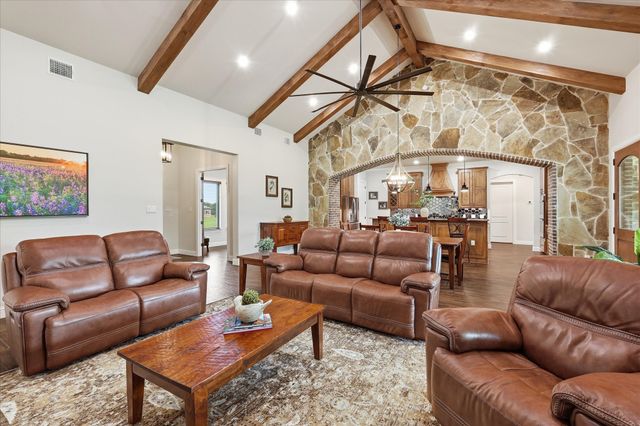 321 Arborview Drive, Weatherford, TX 76088