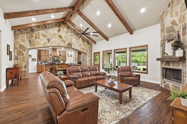321 Arborview Drive, Weatherford, TX 76088