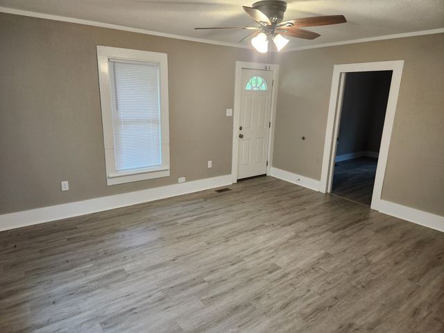 1306 W Lincoln St, Tullahoma, TN 37388