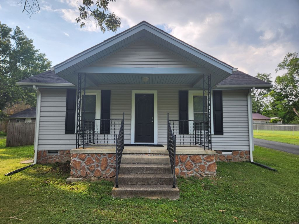 1306 W Lincoln St, Tullahoma, TN 37388