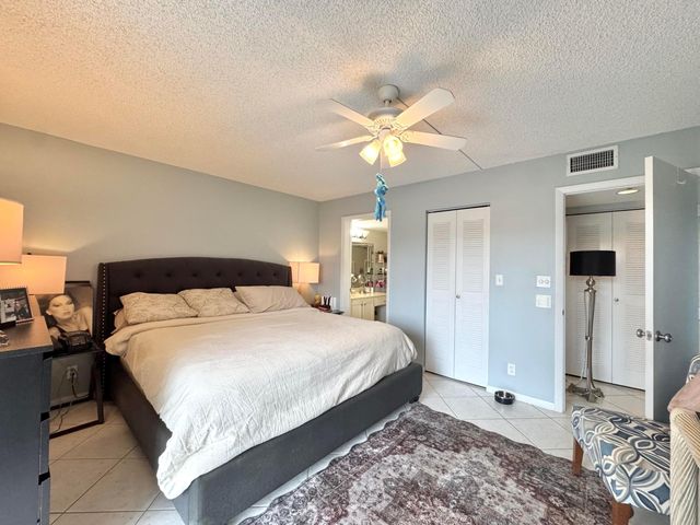 7006 Huntington Lane, Delray Beach, FL 33446