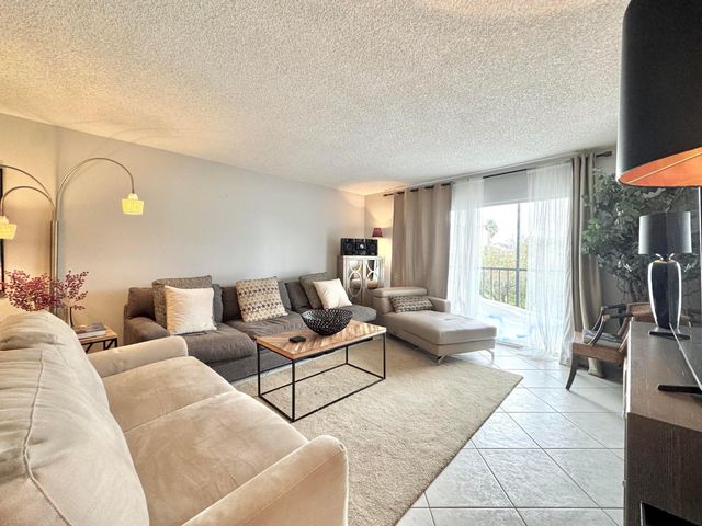 7006 Huntington Lane, Delray Beach, FL 33446