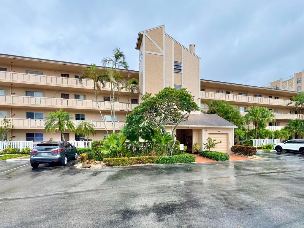 7006 Huntington Lane, Delray Beach, FL 33446