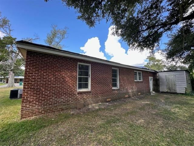 900 Mathilda Drive, Sulphur, LA 70663