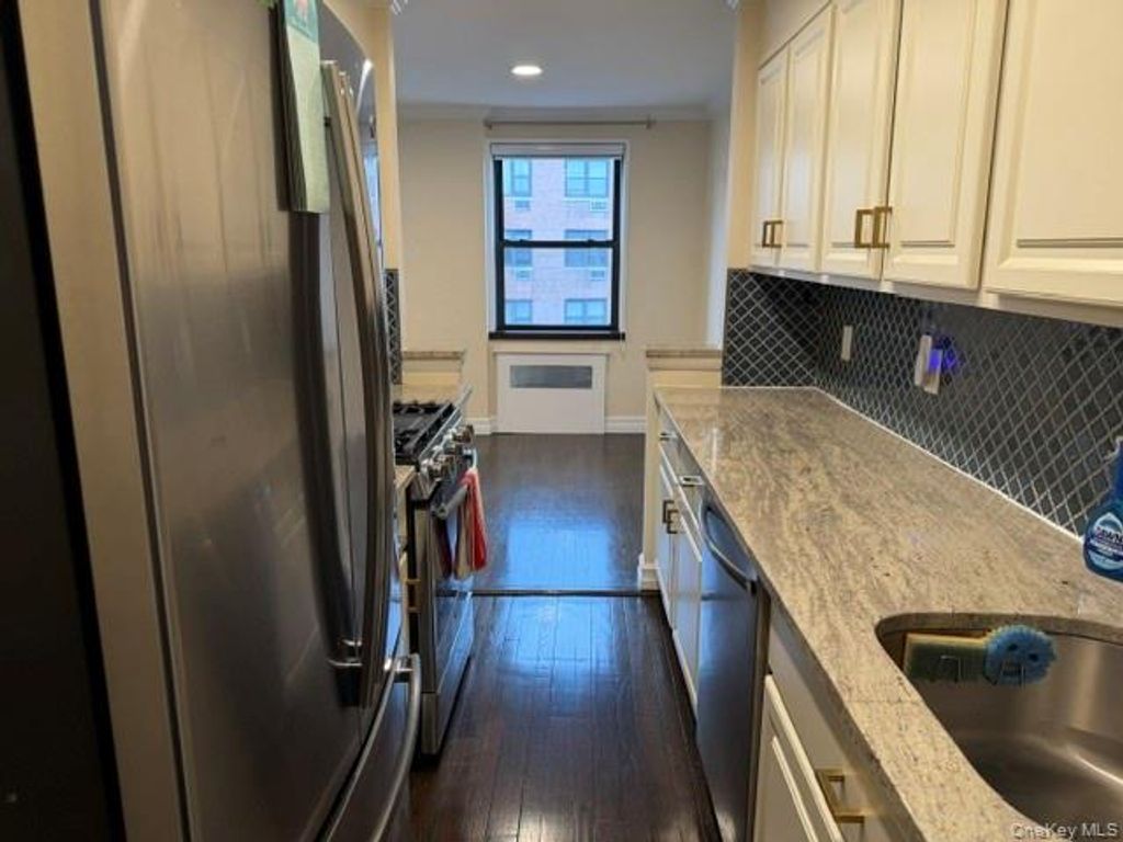 3 Birchwood Court 4M, Mineola, NY 11501 — photo 3