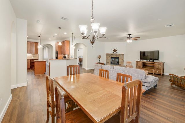 212 Monahans DR, Georgetown, TX 78628