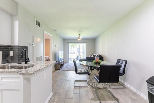 13151 Walden Road 141, Montgomery, TX 77356