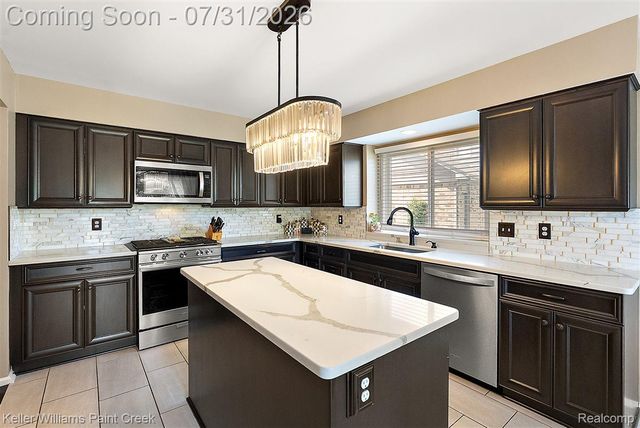 3151 Goldenrod Drive, Rochester Hills, MI 48307