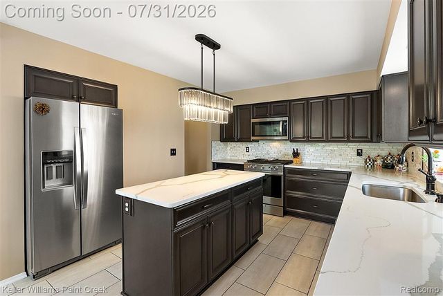 3151 Goldenrod Drive, Rochester Hills, MI 48307