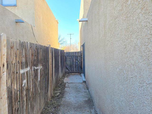 644 Bataan Drive SW, Albuquerque, NM 87121