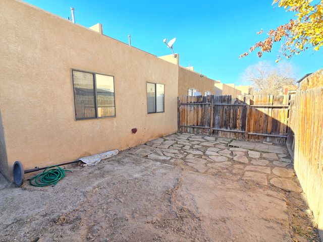 644 Bataan Drive SW, Albuquerque, NM 87121