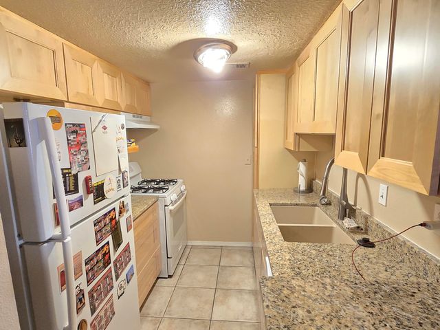 644 Bataan Drive SW, Albuquerque, NM 87121