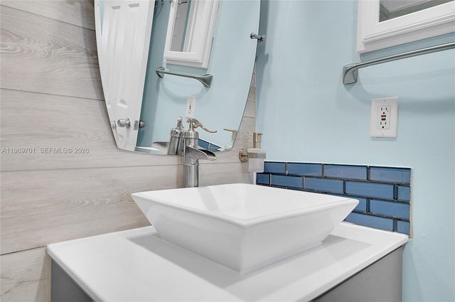 1681 NW 70th Ave 418, Plantation, FL 33313