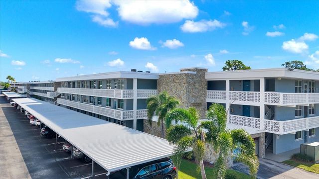 4715 BAY STREET NE 126, St Petersburg, FL 33703