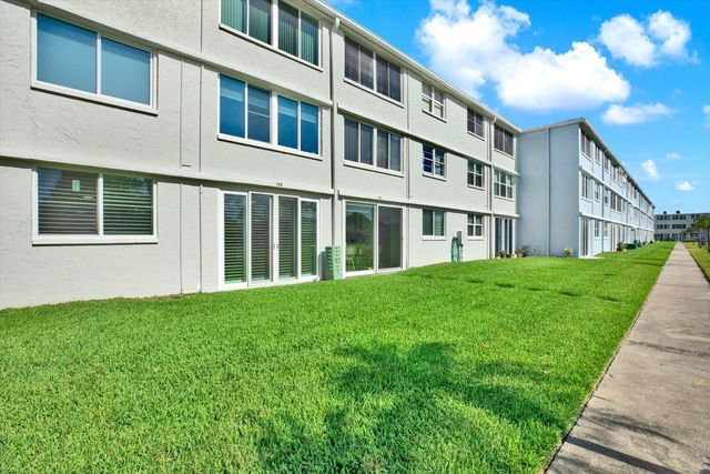 4715 BAY STREET NE 126, St Petersburg, FL 33703