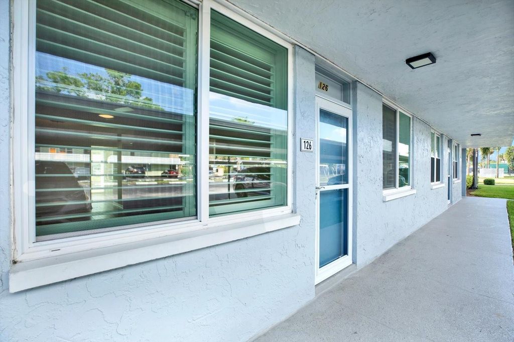 4715 BAY STREET NE 126, St Petersburg, FL 33703