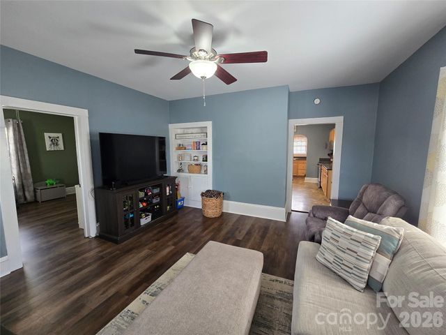 214 E 10th Street, Kannapolis, NC 28083