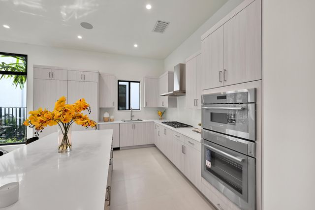 16702 Mosaic Place, Delray Beach, FL 33446