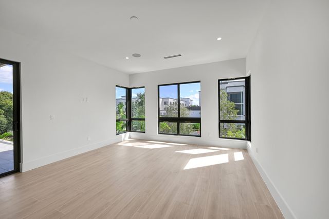 16702 Mosaic Place, Delray Beach, FL 33446