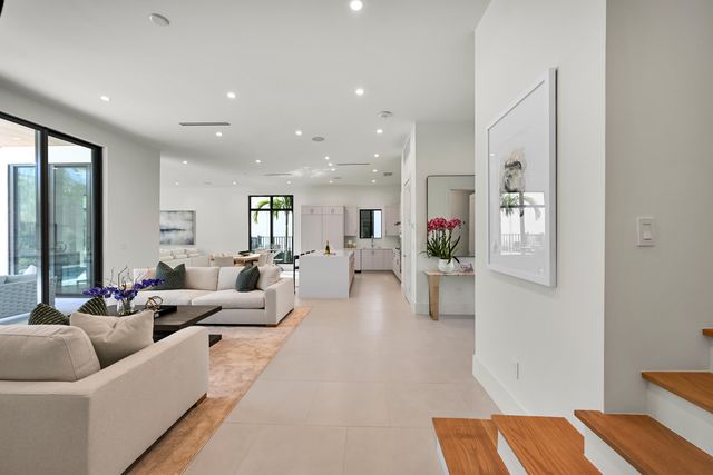 16702 Mosaic Place, Delray Beach, FL 33446