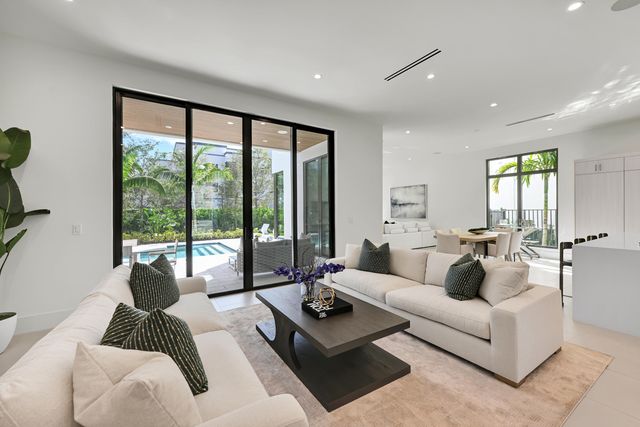 16702 Mosaic Place, Delray Beach, FL 33446