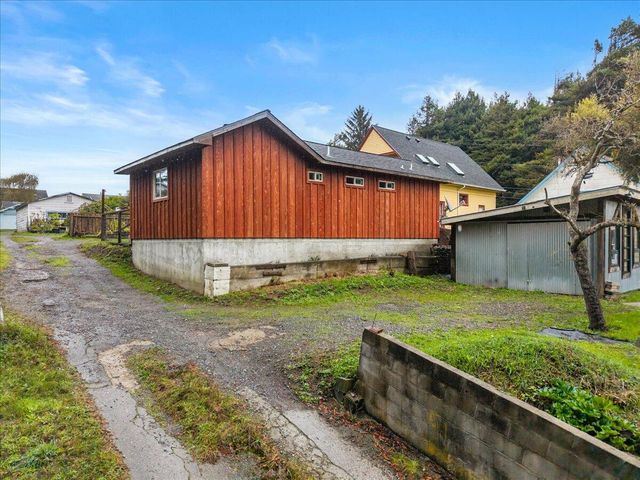 3324 Lowell Street, Eureka, CA 95501