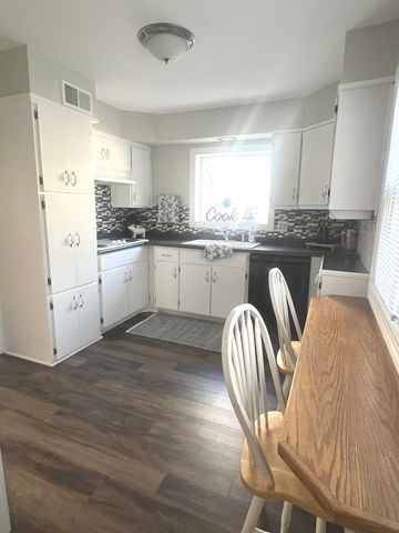 745 S CHESTNUT Avenue, Arlington Heights, IL 60005