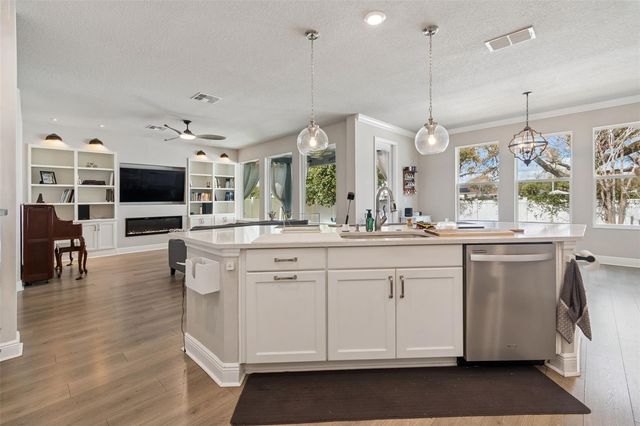 2407 W CARMEN STREET, Tampa, FL 33609