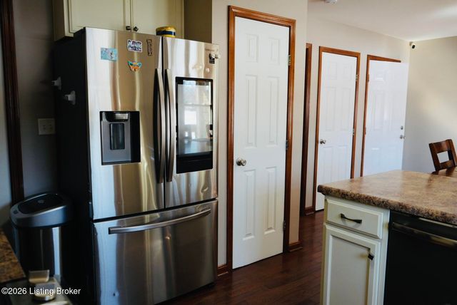 9605 Meghan Ln, Louisville, KY 40291