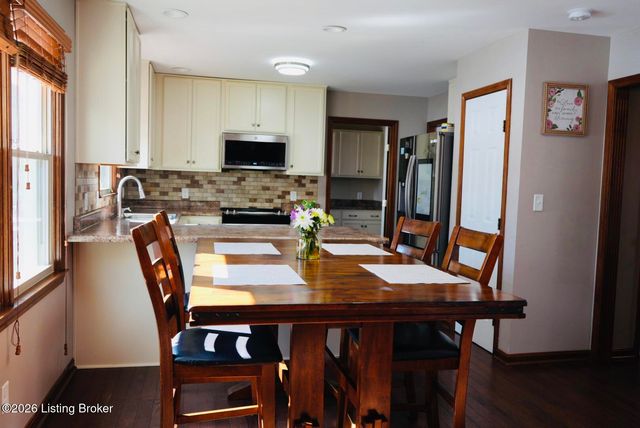 9605 Meghan Ln, Louisville, KY 40291