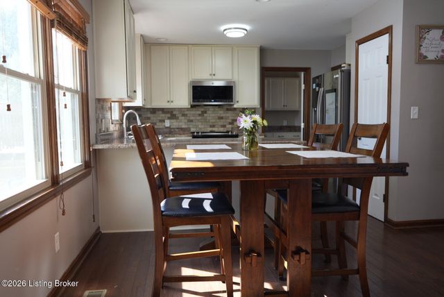 9605 Meghan Ln, Louisville, KY 40291