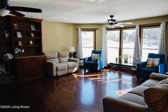 9605 Meghan Ln, Louisville, KY 40291