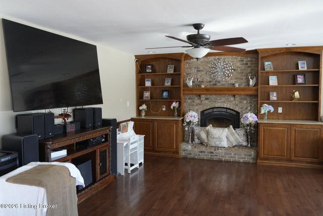 9605 Meghan Ln, Louisville, KY 40291