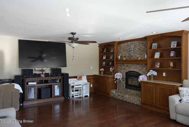 9605 Meghan Ln, Louisville, KY 40291