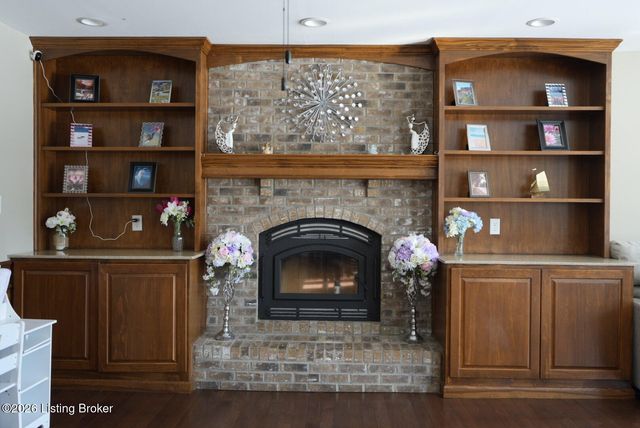 9605 Meghan Ln, Louisville, KY 40291